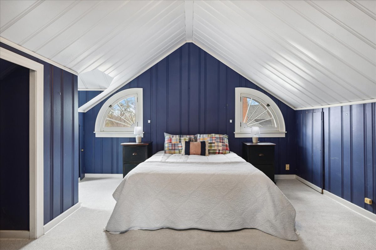 230 Oxford Road Kenilworth, IL 60043 - Photo 38 of 54 a bed sitting in a bedroom next to a window