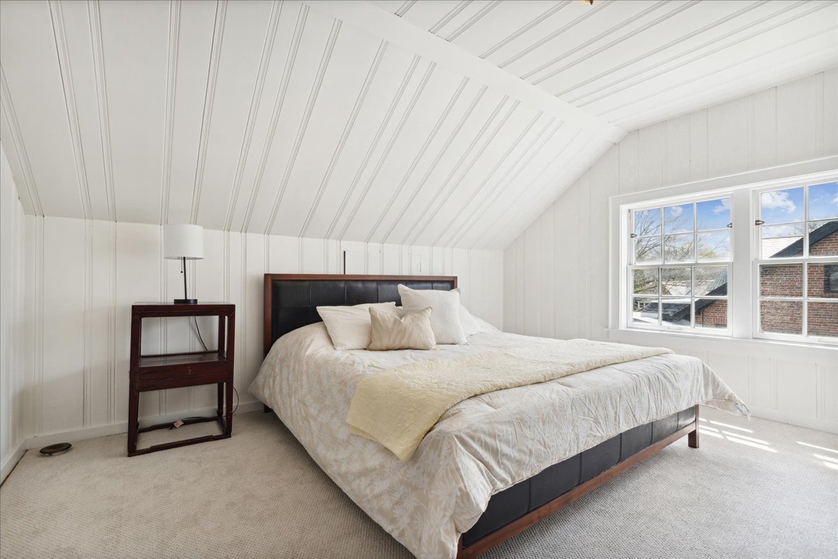 230 Oxford Road Kenilworth, IL 60043 - Photo 40 of 54 a bedroom with a bed and a window