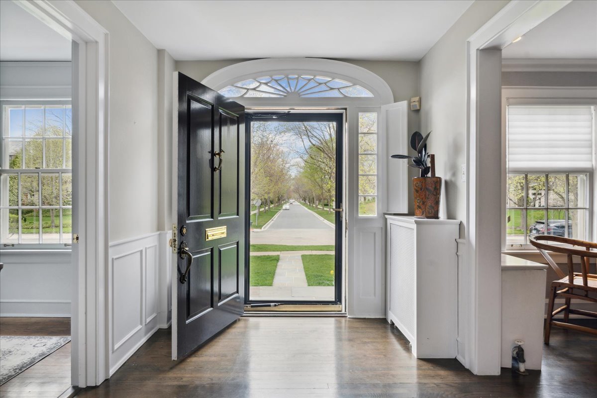 230 Oxford Road Kenilworth, IL 60043 - Photo 4 of 54 a view of a big room with wooden floor windows and front door