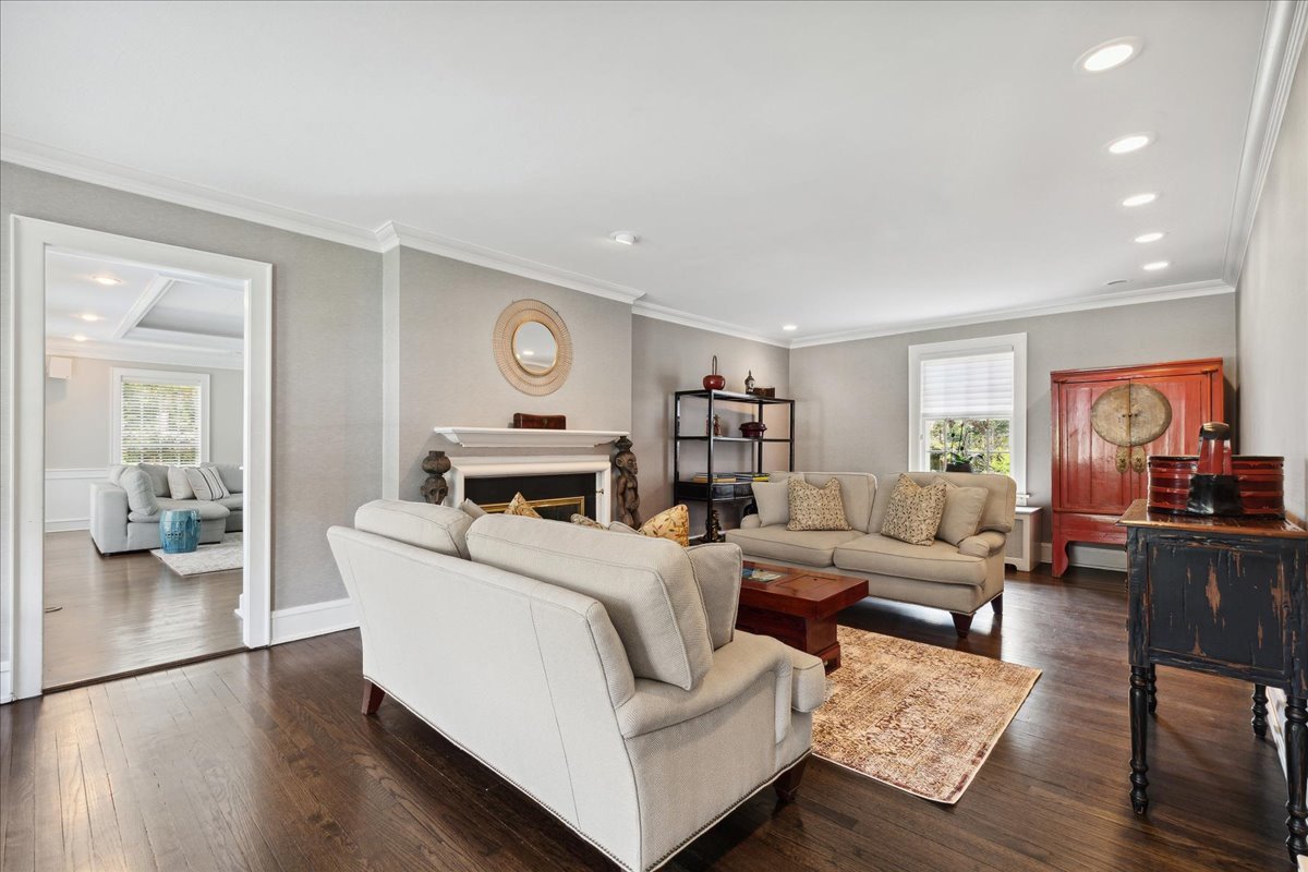 230 Oxford Road Kenilworth, IL 60043 - Photo 6 of 54 a living room with furniture and wooden floor