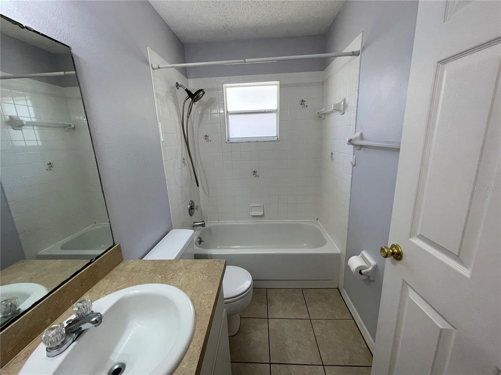 6034 East Peach Street Inverness, FL 34452 - Photo 8 of 16 a bathroom with a sink a toilet and a tub