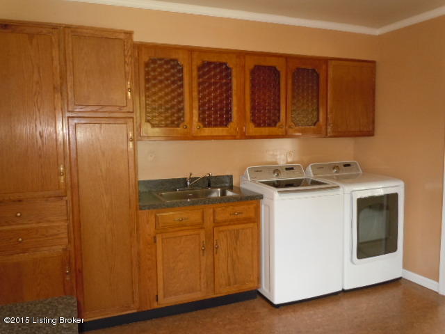 215 Don Allen Road Richlawn, KY 40207 - Photo 24 of 38 1st floor laundry room - Samsung washer/dryer remain