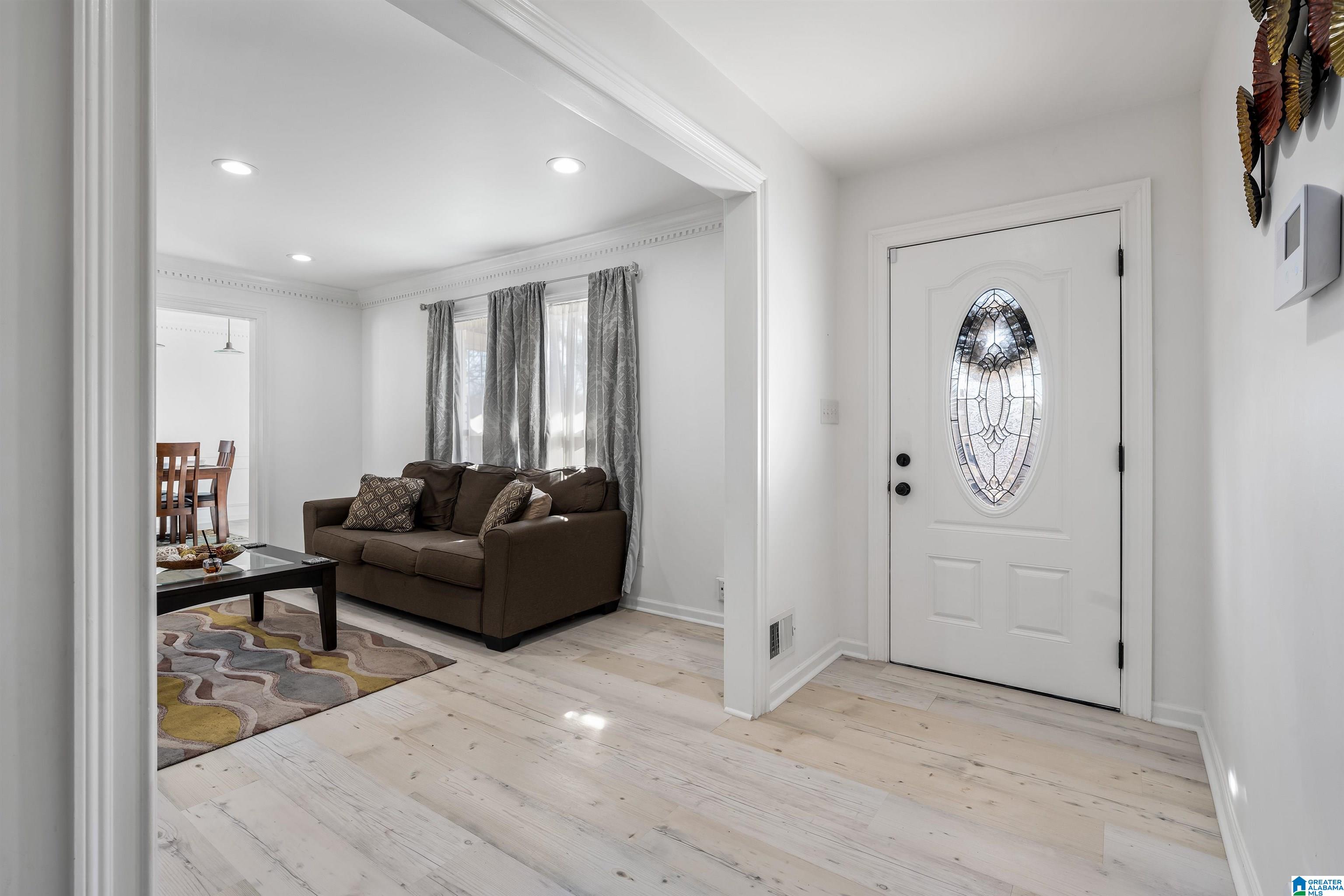 999 Ridgewood Circle Birmingham, AL 35235 - Photo 5 of 38