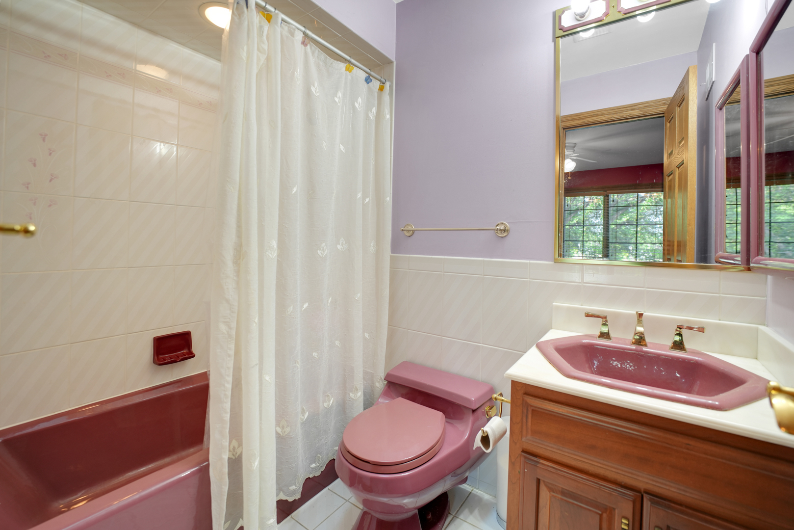 1816 Princeton Road Flossmoor, IL 60422 - Photo 13 of 26 a bathroom with a sink a toilet and a mirror