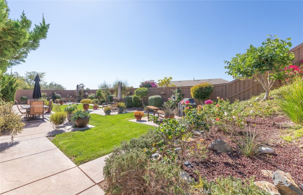 227 Tom McGuinness Jr Circle Fallbrook, CA 92028 - Photo 40 of 42 a view of a garden with houses