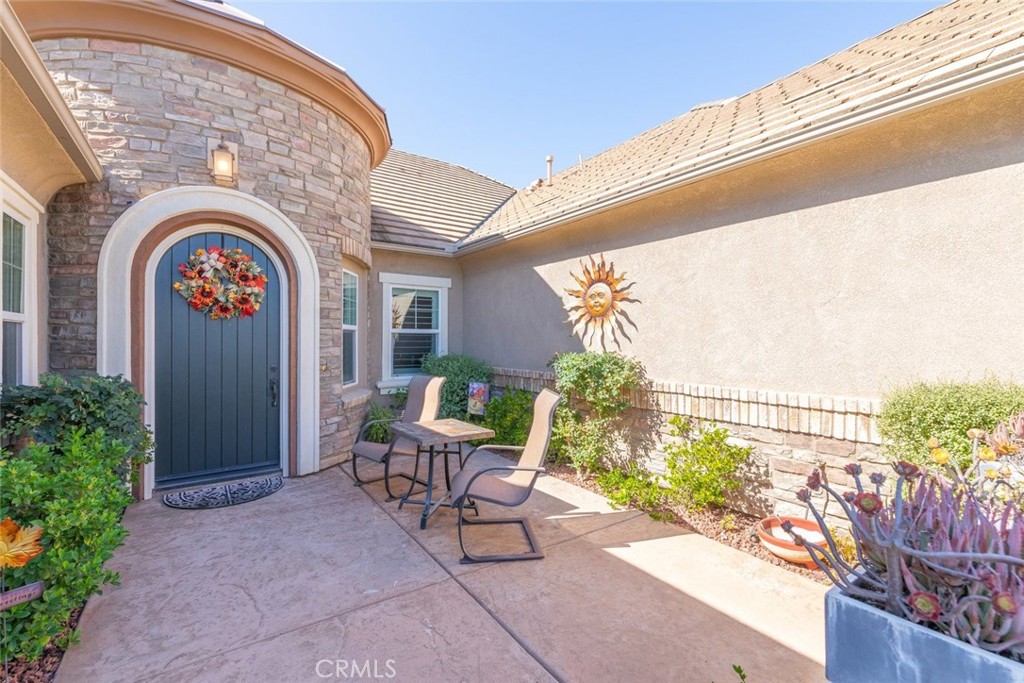 227 Tom McGuinness Jr Circle Fallbrook, CA 92028 - Photo 5 of 42 a front view of a house with garden