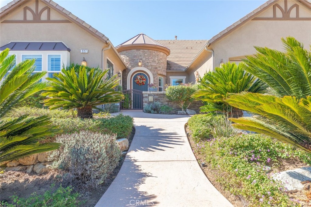 227 Tom McGuinness Jr Circle Fallbrook, CA 92028 - Photo 7 of 42 a front view of a house with a garden