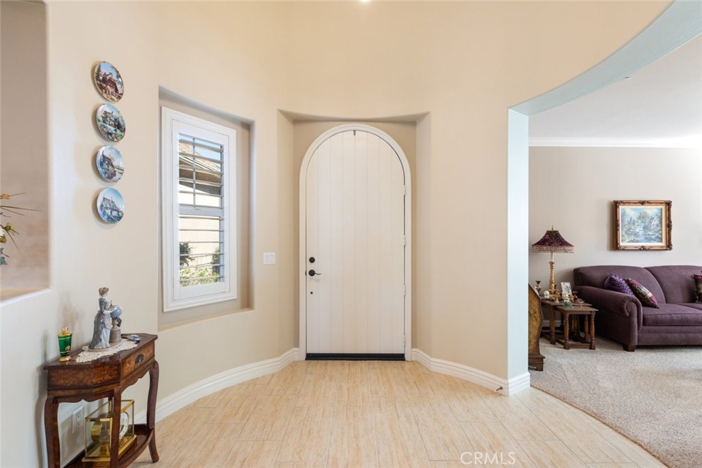 227 Tom McGuinness Jr Circle Fallbrook, CA 92028 - Photo 8 of 42 a view of a livingroom with furniture and workspace