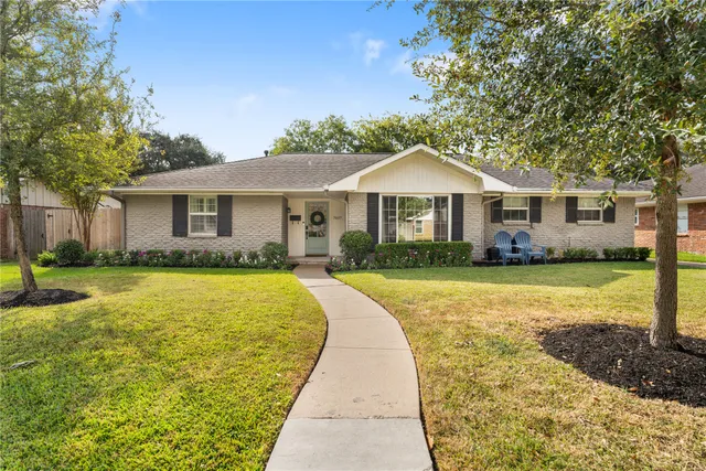 $675,000 | 7607 Meadowglen Lane, Houston, TX 77063