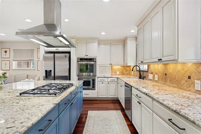 $675,000 | 7607 Meadowglen Lane, Houston, TX 77063