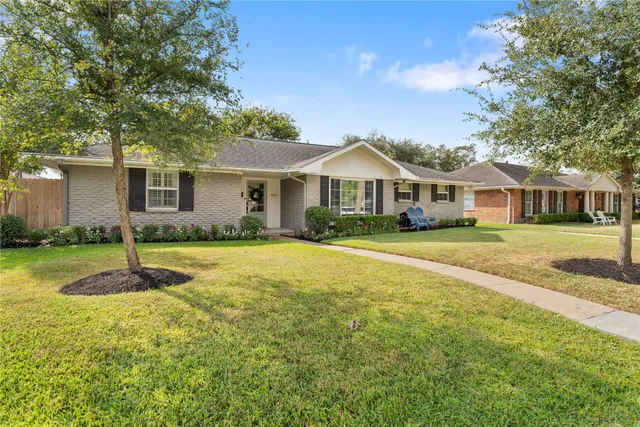 $675,000 | 7607 Meadowglen Lane, Houston, TX 77063