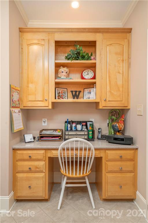 6607 Fox Ridge Circle Davidson, NC 28036 - Photo 14 of 48 a kitchen with a stove and a cabinet