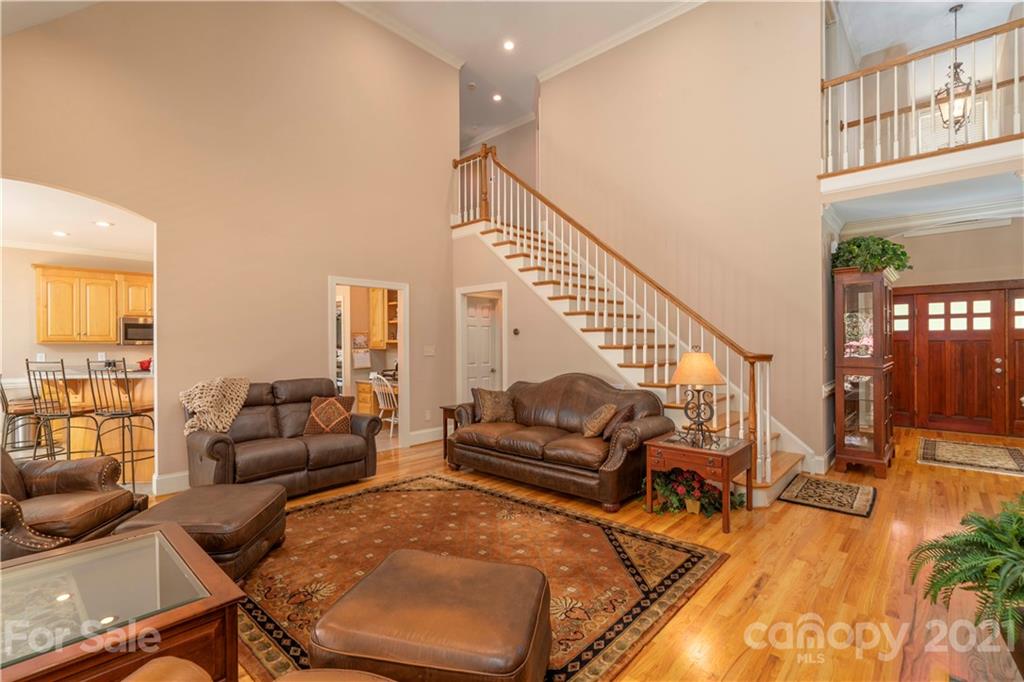 6607 Fox Ridge Circle Davidson, NC 28036 - Photo 20 of 48 a living room with furniture and a potted plant