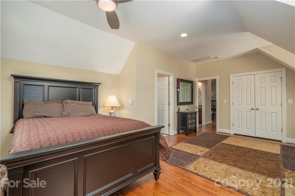 6607 Fox Ridge Circle Davidson, NC 28036 - Photo 37 of 48 a bedroom with a bed and a large mirror on the dresser