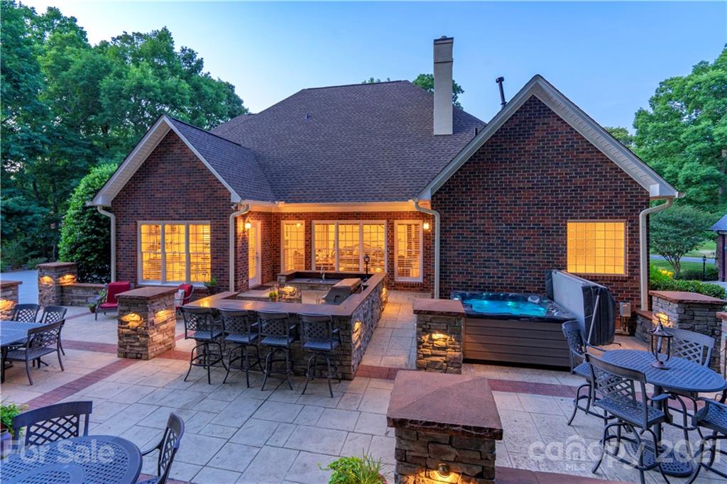6607 Fox Ridge Circle Davidson, NC 28036 - Photo 43 of 48 a outdoor space with lots of furniture and a couch