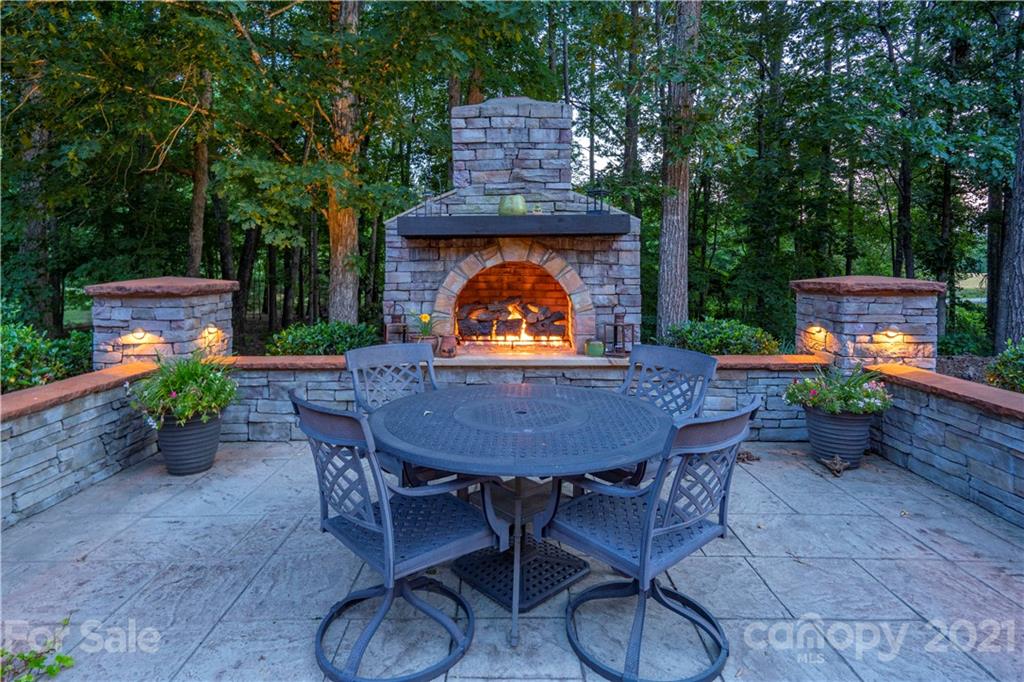 6607 Fox Ridge Circle Davidson, NC 28036 - Photo 46 of 48 a backyard of a house with table and chairs