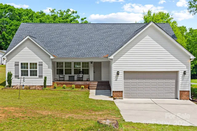 $420,000 | 1009 Rainbow Circle, Catawba, SC 29704