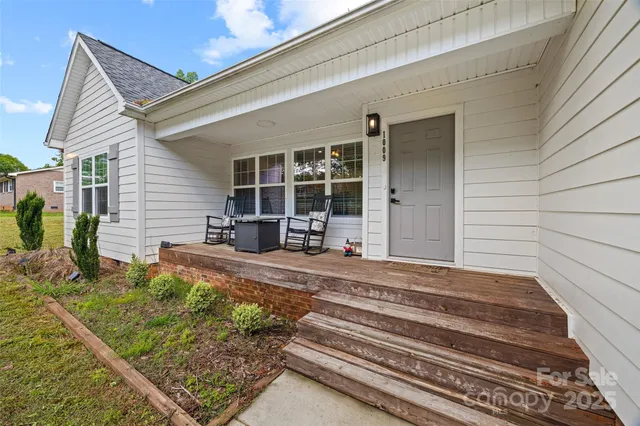 $420,000 | 1009 Rainbow Circle, Catawba, SC 29704