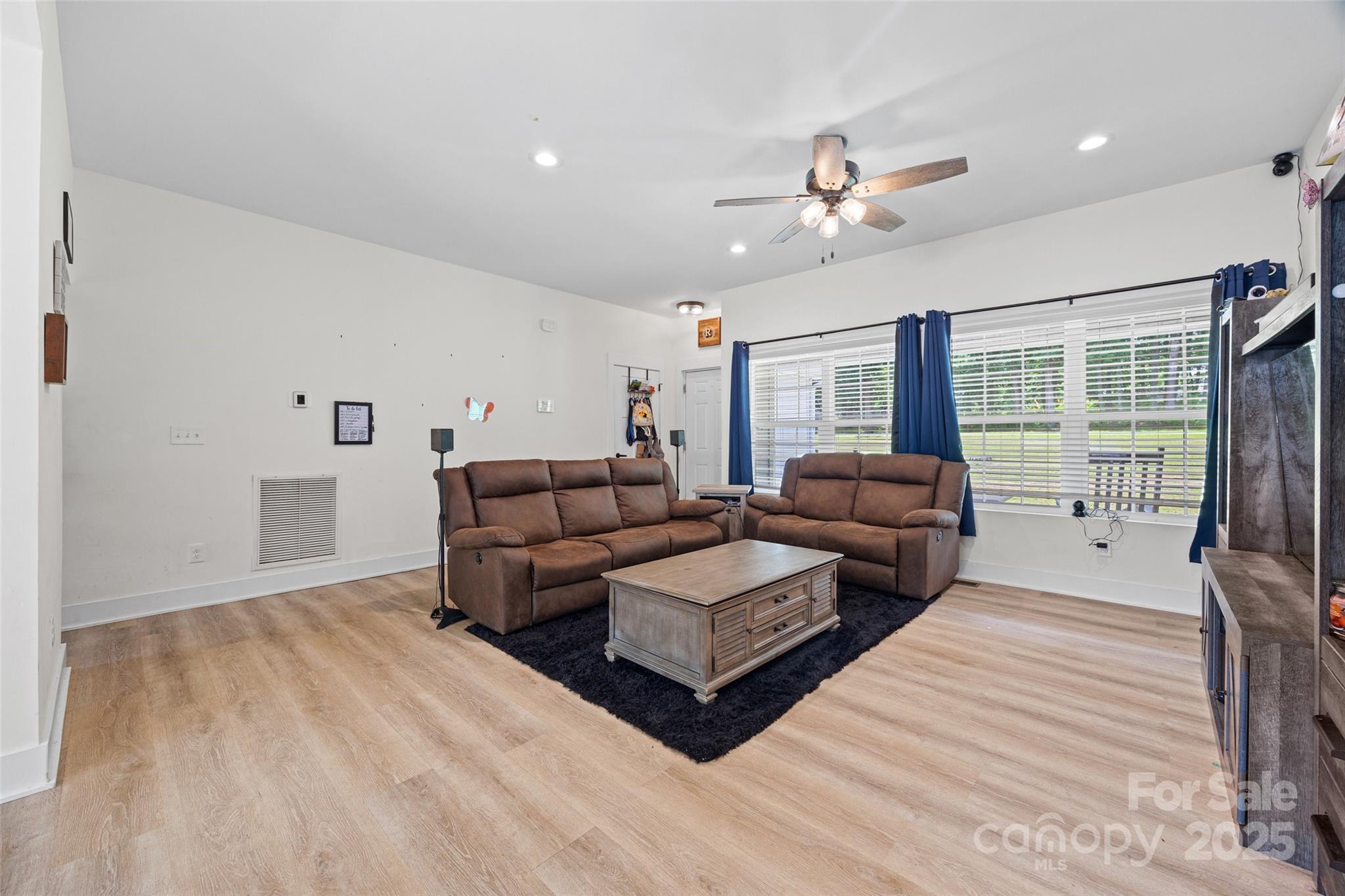 1009 Rainbow Circle Catawba, SC 29704 - Photo 4 of 33