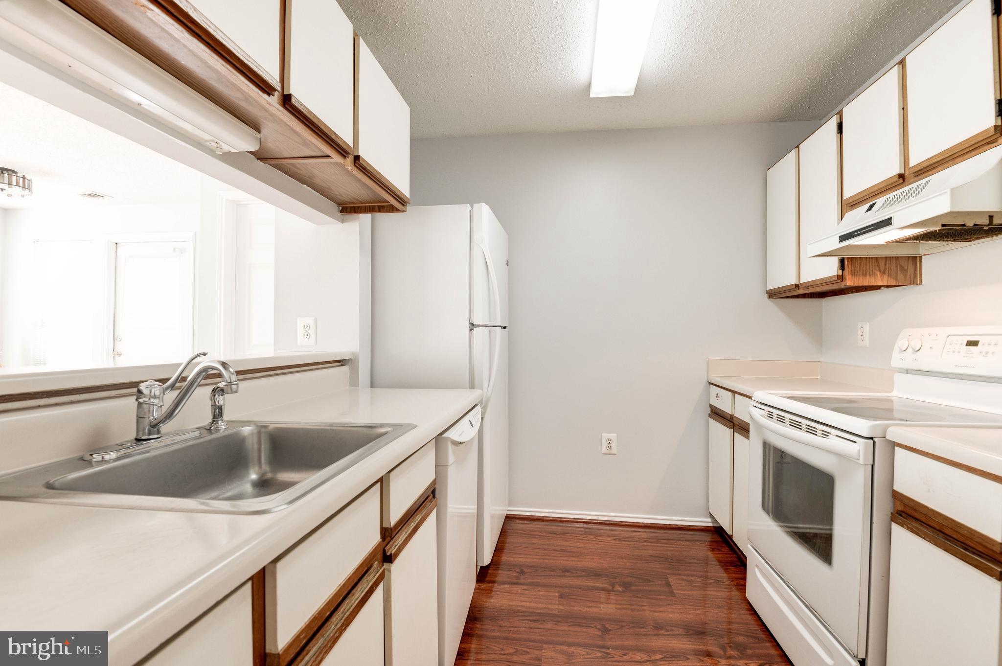 20979 Timber Ridge Terrace, Unit 303 Ashburn, VA 20147 - Photo 8 of 23 Kitchen