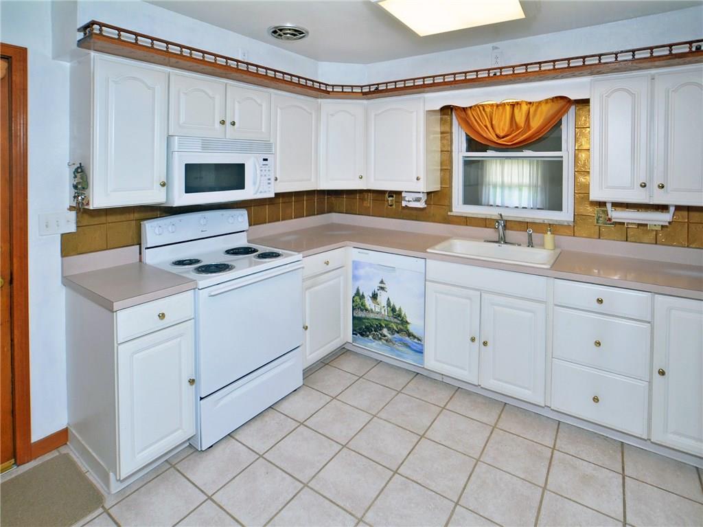 1326 Carnahan Road Pittsburgh, PA 15220 - Photo 2 of 22 Gallery Image 2