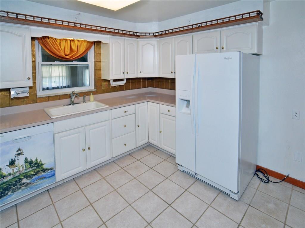 1326 Carnahan Road Pittsburgh, PA 15220 - Photo 3 of 22 Gallery Image 3