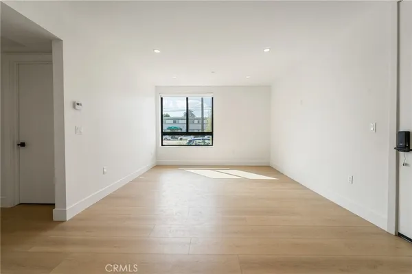 $2,750 | 7510 Sepulveda Boulevard, Unit 101, Van Nuys, CA 91405