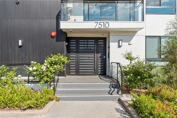 $2,750 | 7510 Sepulveda Boulevard, Unit 101, Van Nuys, CA 91405