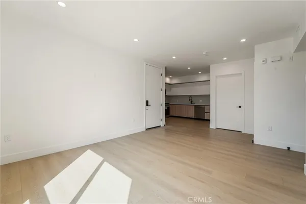 $2,750 | 7510 Sepulveda Boulevard, Unit 101, Van Nuys, CA 91405