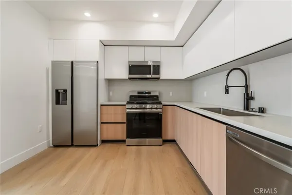 $2,750 | 7510 Sepulveda Boulevard, Unit 101, Van Nuys, CA 91405