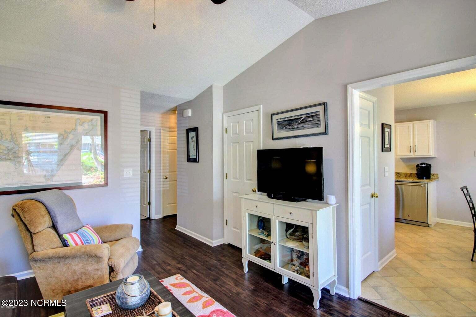 600 North 35th Street, Unit 602 Morehead City, NC 28557 - Photo 3 of 16 20190419175159043870000000-o