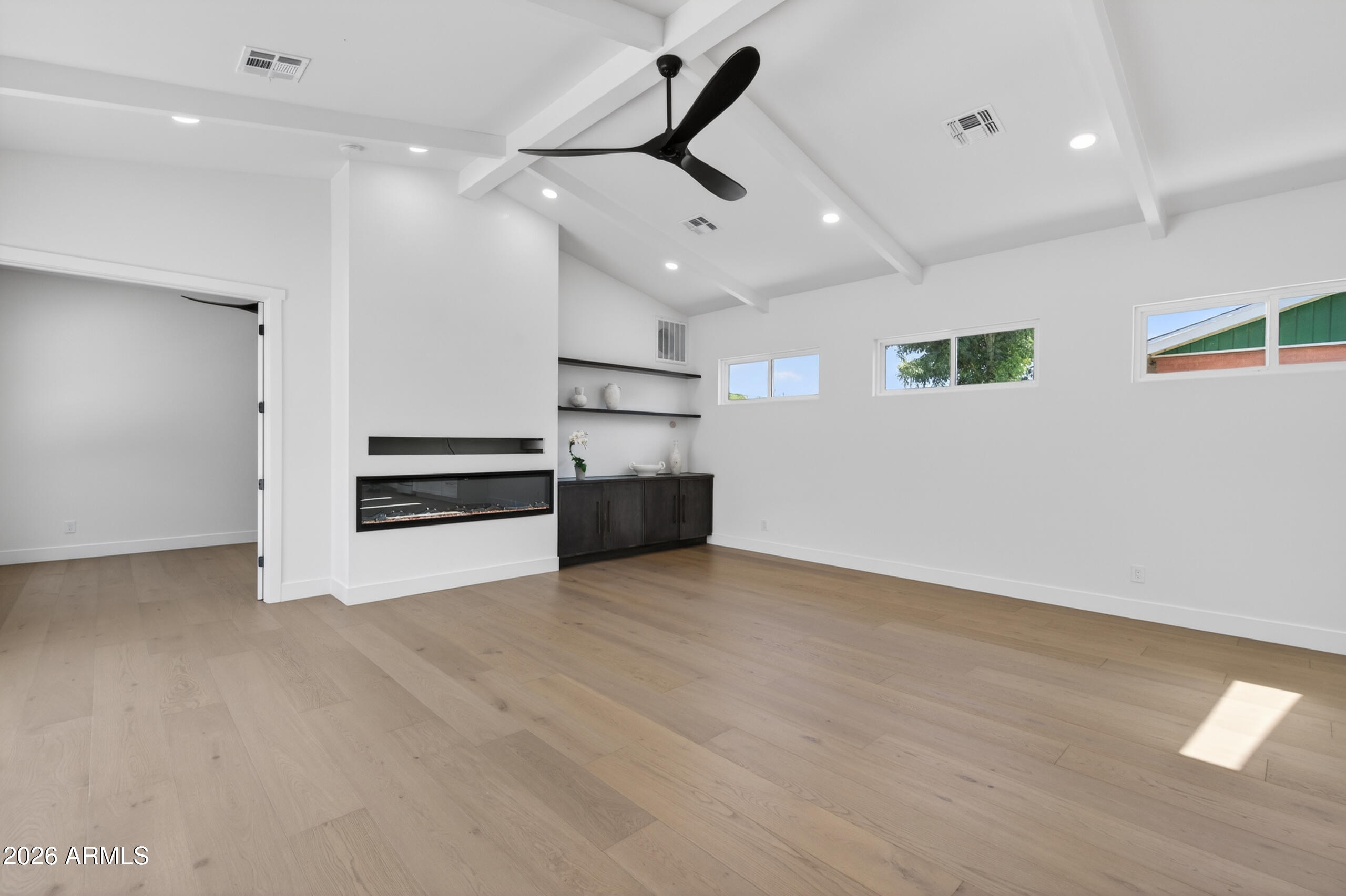 4048 East Edgemont Avenue Phoenix, AZ 85018 - Photo 21 of 88 Living room