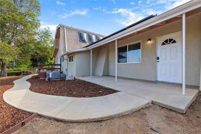 $1,950 | 410 Palomino Road, Fallbrook, CA 92028
