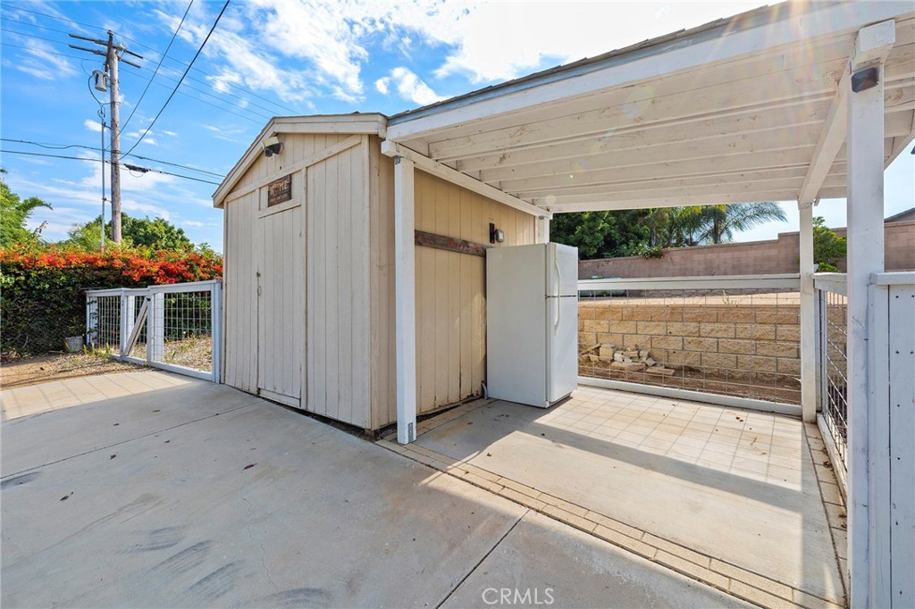 410 Palomino Road Fallbrook, CA 92028 - Photo 10 of 25 a view of a house with backyard and sitting area