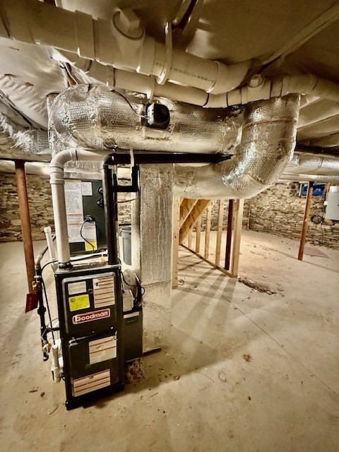 38 Colonial Road Webster, MA 01570 - Photo 30 of 33 a view of an empty room with windows
