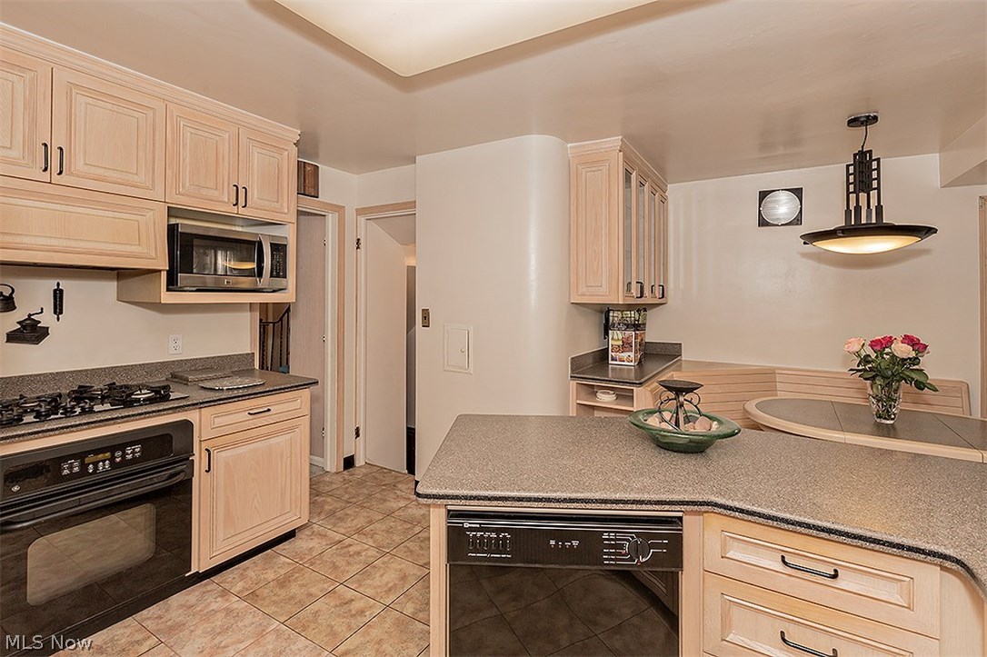 3680 Stoneleigh Road Cleveland, OH 44121 - Photo 16 of 34 Another view...all appliances stay.