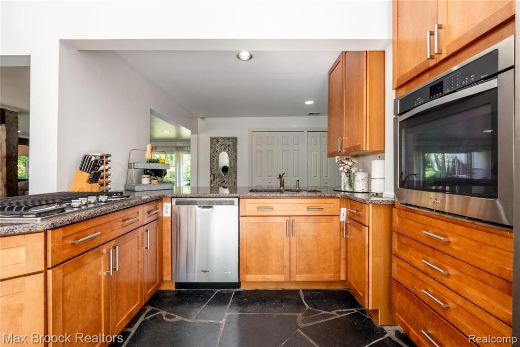31170 Lahser Road Beverly Hills, MI 48025 - Photo 7 of 30