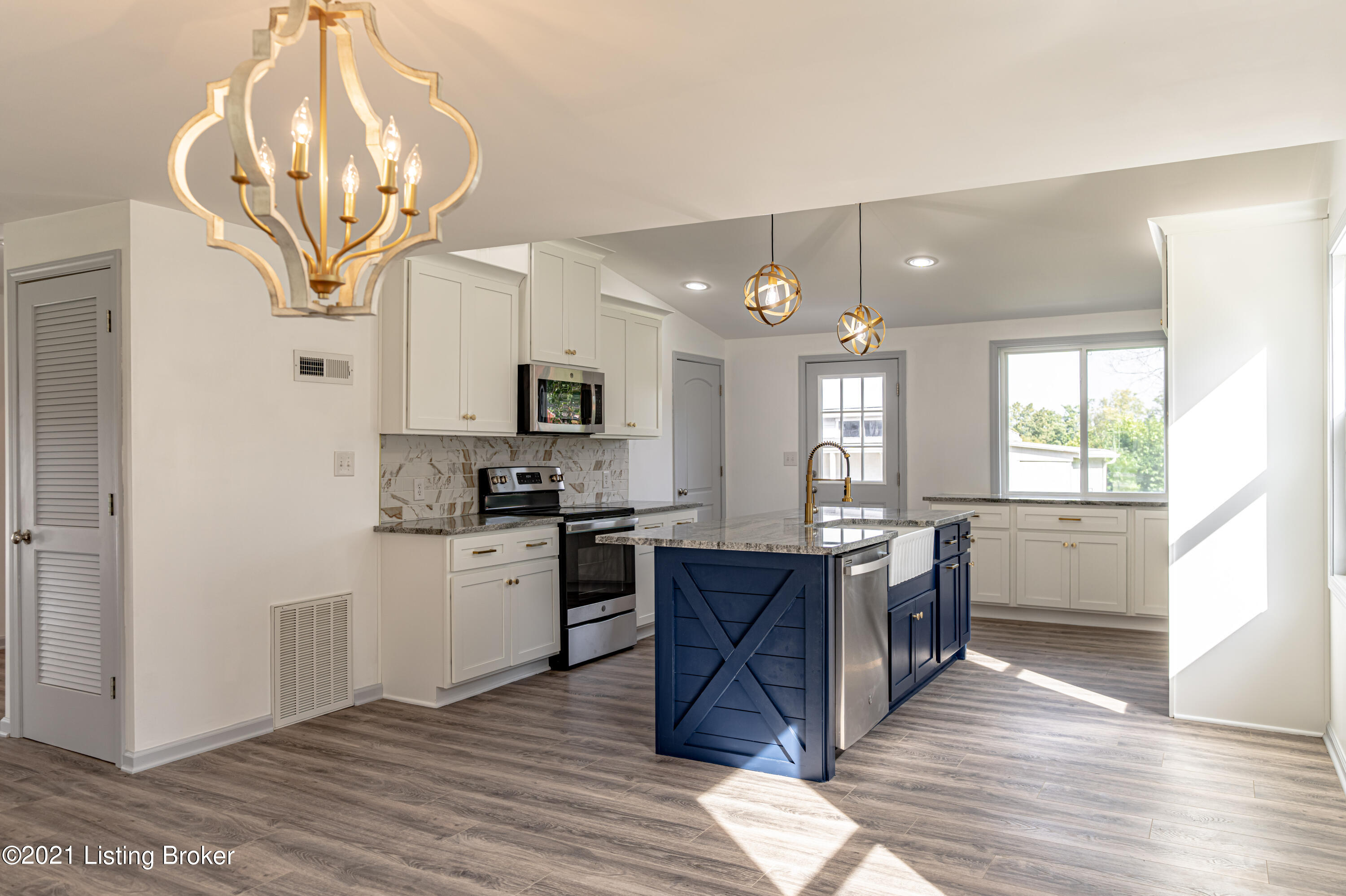 9807 Fairmount Road Louisville, KY 40291 - Photo 16 of 63 DSC05704