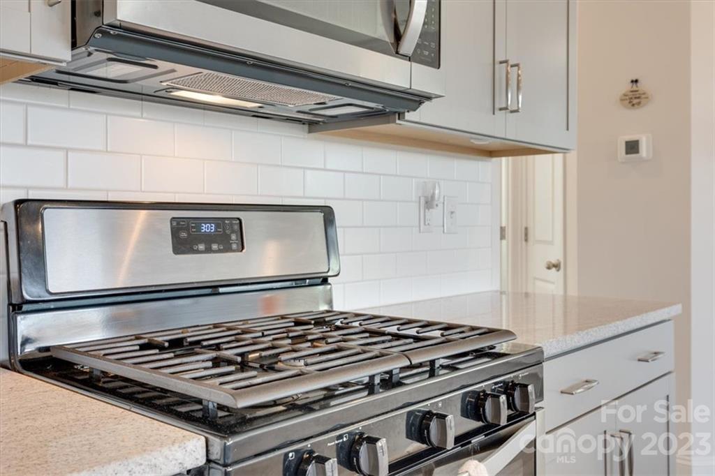 311 Bulrush Rd Lake Lake Wylie, SC 29710 - Photo 8 of 35 a stove top oven sitting inside of a kitchen