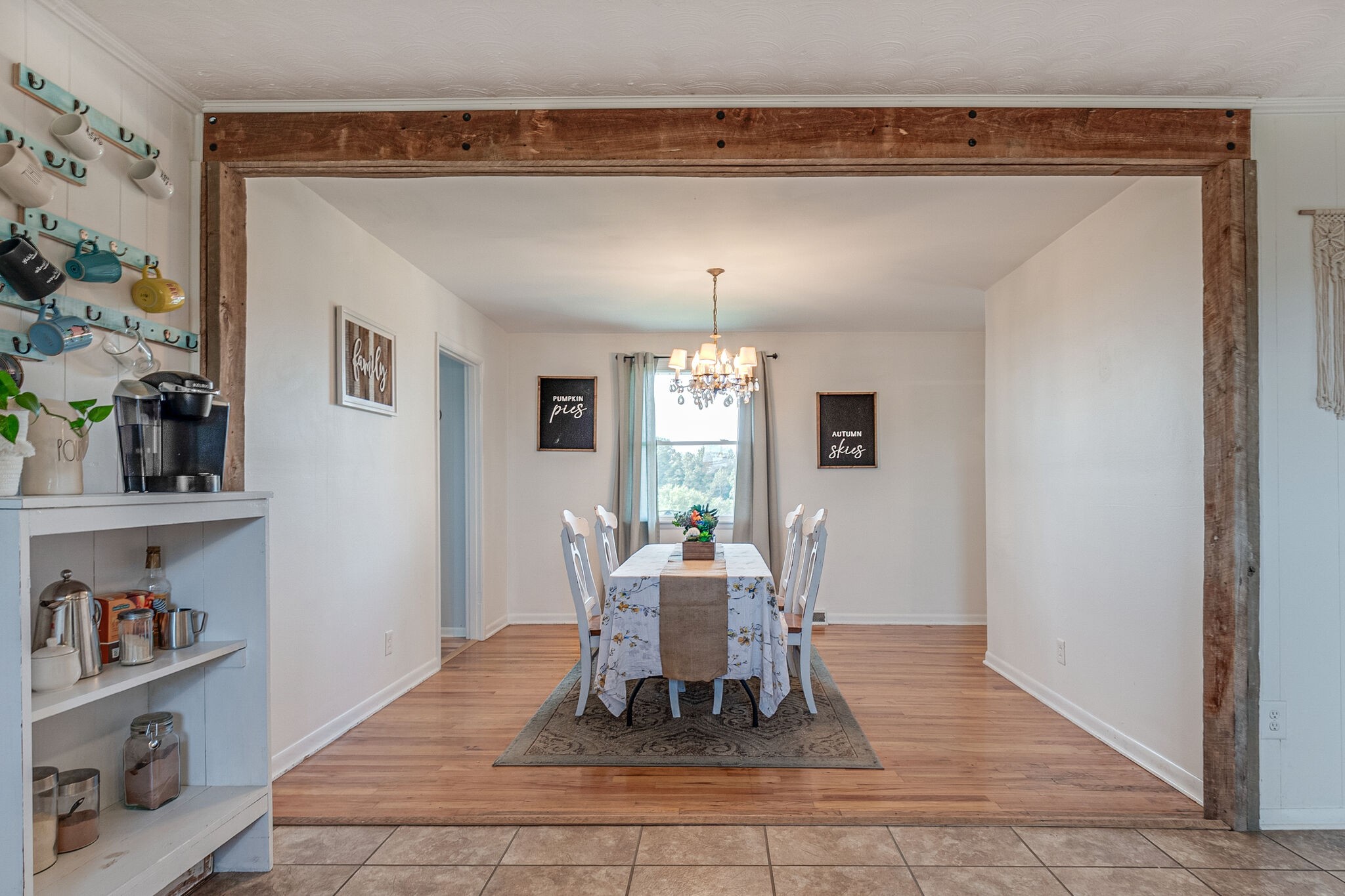 540 Cook Road Portland, TN 37148 - Photo 15 of 32 a dining room with furniture and window