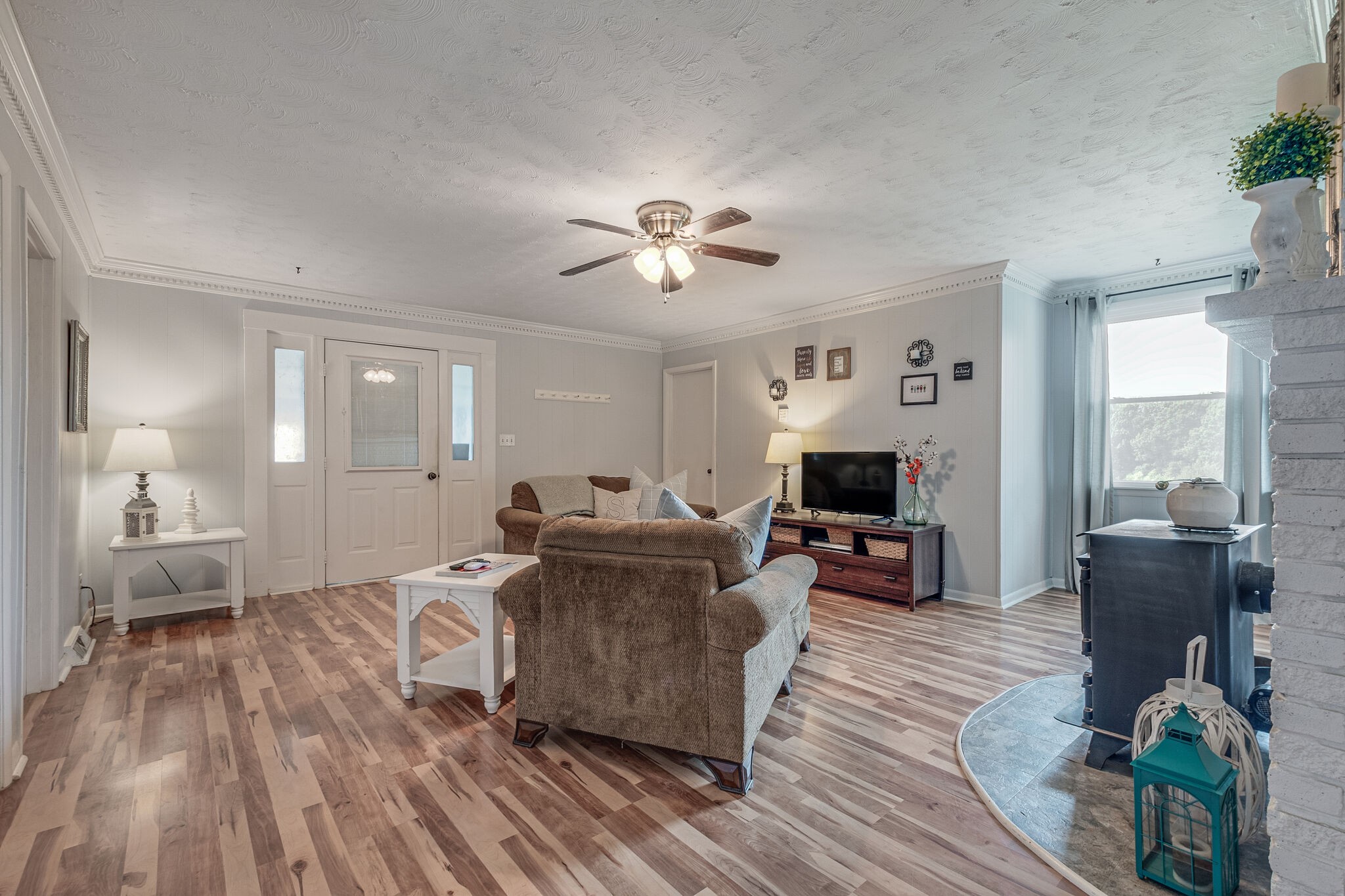 540 Cook Road Portland, TN 37148 - Photo 18 of 32 a living room with furniture and a wooden floor