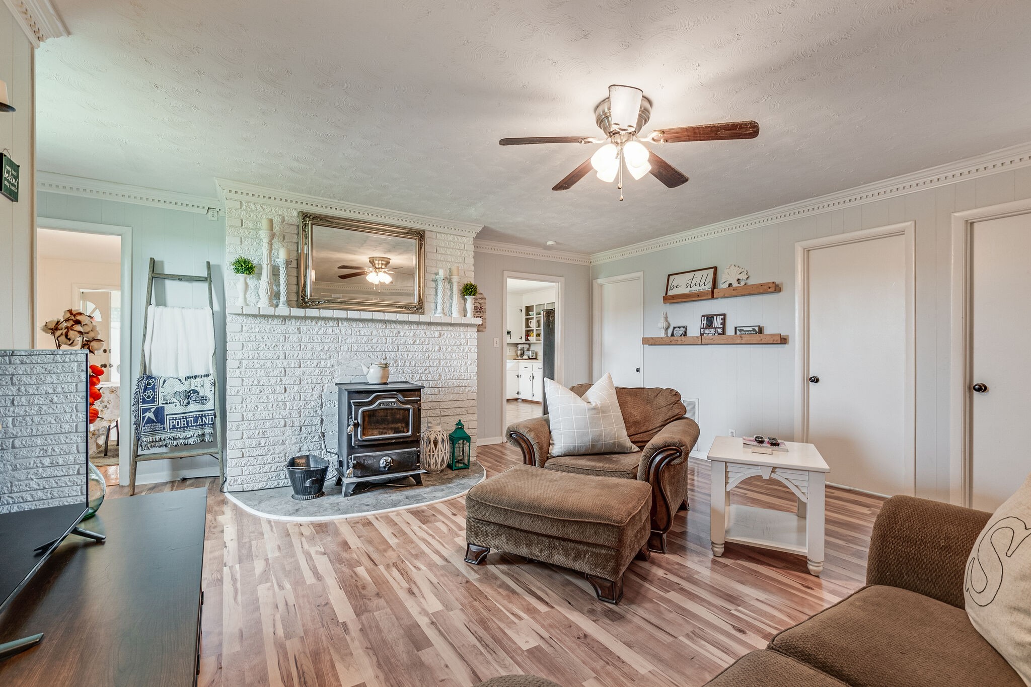 540 Cook Road Portland, TN 37148 - Photo 19 of 32 a living room with furniture and a fireplace