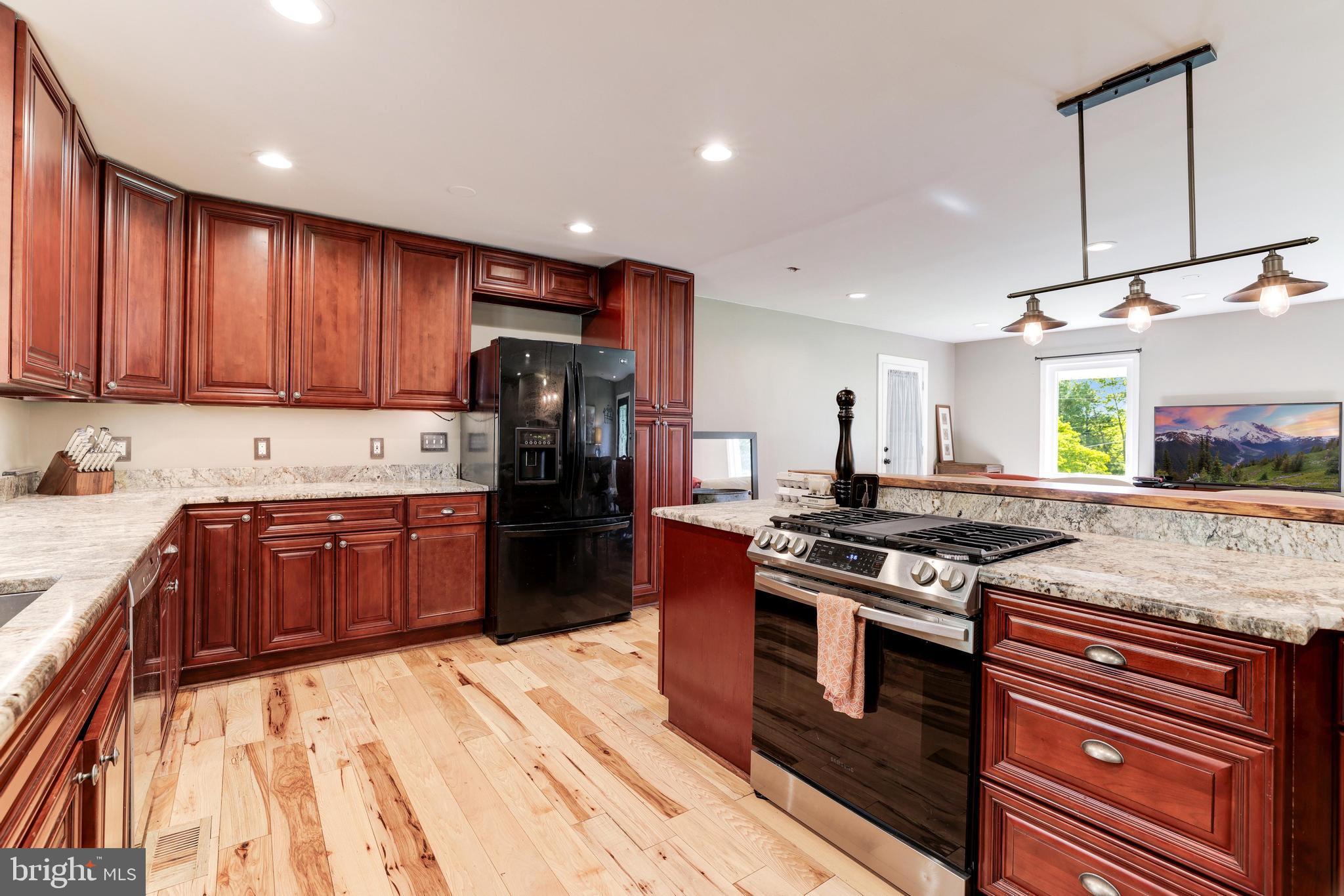 17550 Tranquility Road Purcellville, VA 20132 - Photo 18 of 60 Upgraded Cabinets & Counters