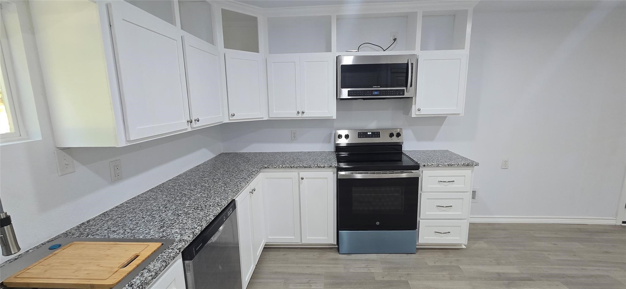 110 Hidden Circle Coldspring, TX 77331 - Photo 5 of 24 Kitchen