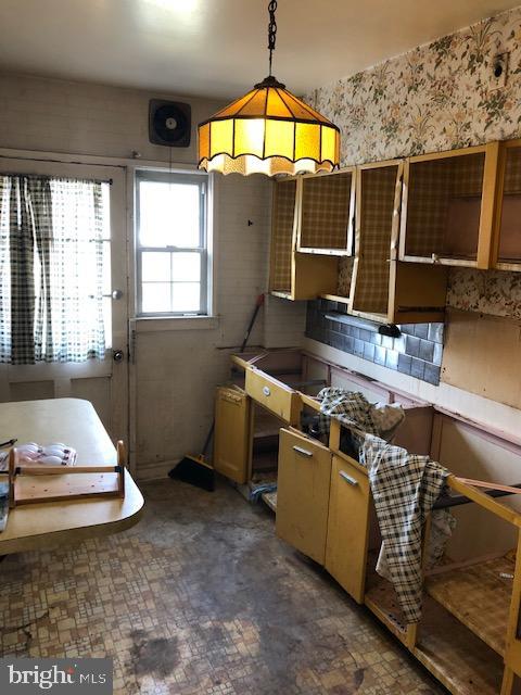1044 Craftswood Road Baltimore, MD 21228 - Photo 4 of 12
