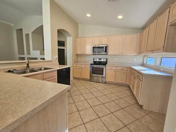 $2,500 | 2294 East Cherry Hills Place, Chandler, AZ 85249