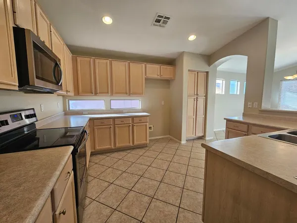 $2,500 | 2294 East Cherry Hills Place, Chandler, AZ 85249