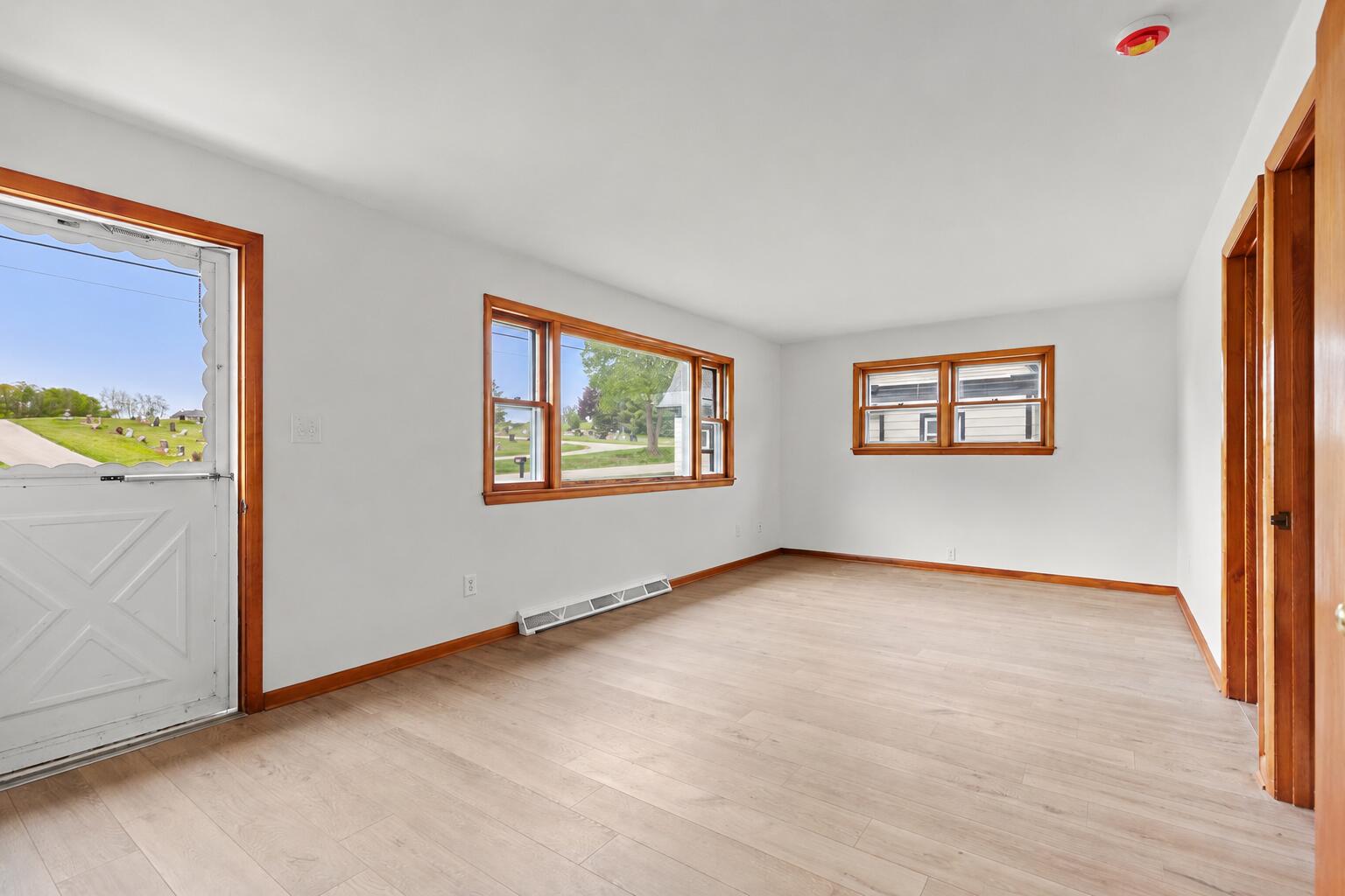 3776 Hubertus Road Richfield, WI 53033 - Photo 4 of 27 Living Room