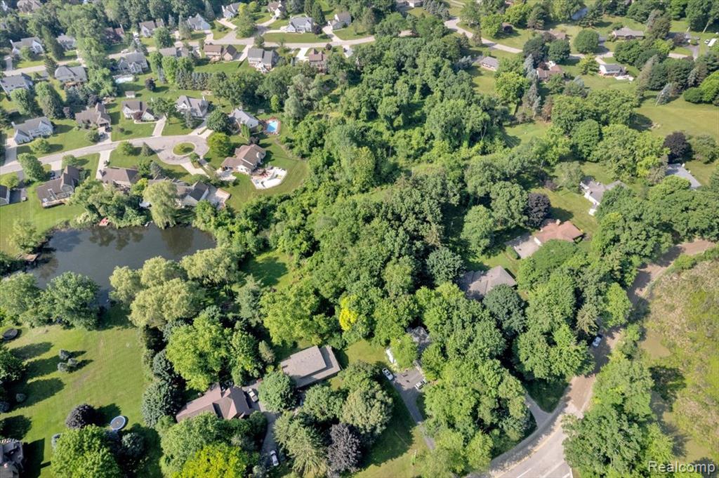 6875 Hubbard Road Clarkston, MI 48348 - Photo 9 of 43