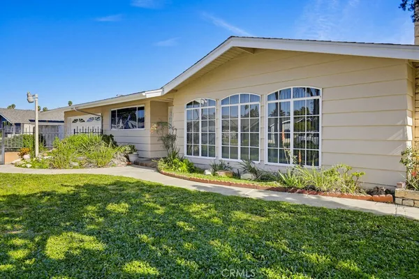 $1,299,000 | 1934 South Robert Lane, Anaheim, CA 92802